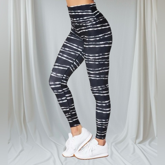 🆕Scorpio Sol Black and White Striped Leggings - Picture 4 of 16